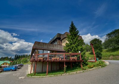 Ubytování Krkonoše - horský hotel Kubát - venkovní terasa