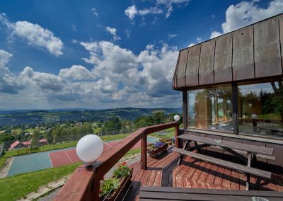 Ubytování Krkonoše - horský hotel Kubát - venkovní terasa