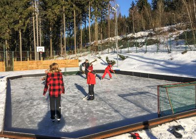 Ubytování Krkonoše - horský hotel Kubát - kluziště